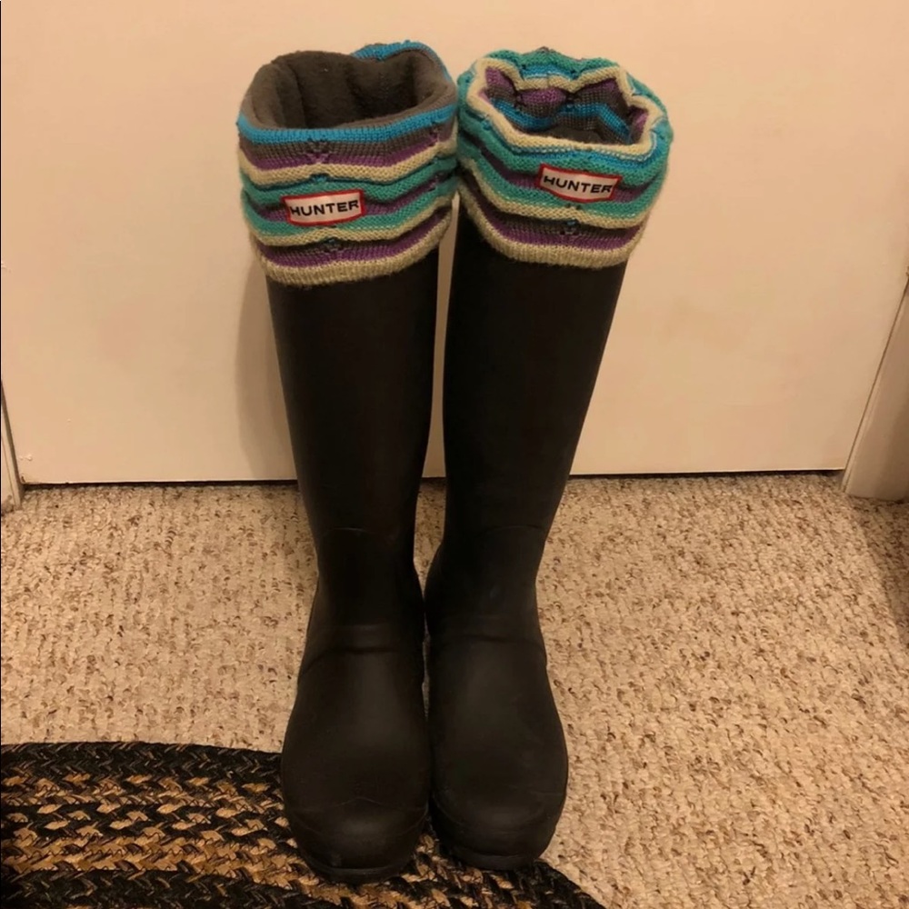 Hunter Boots w/ wellie socks. Size 8 -adjustable